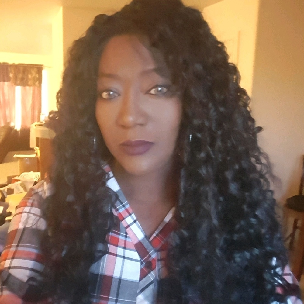 Meet your Posher, Cynthia